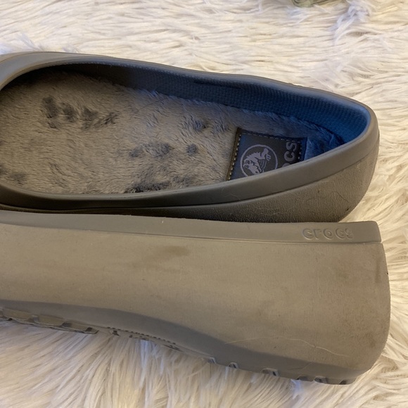 CROCS | Grey Ballet Flats loafers faux fur footbed women’s 6 - Picture 9 of 9